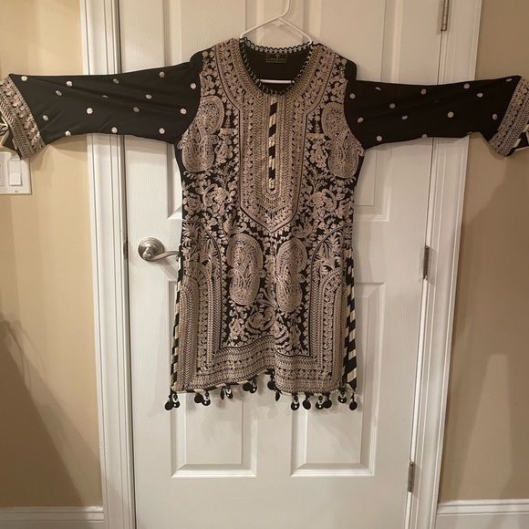 This is Pakistani top brand Asim Jofa 3 piece suite. - Picture 4 of 8